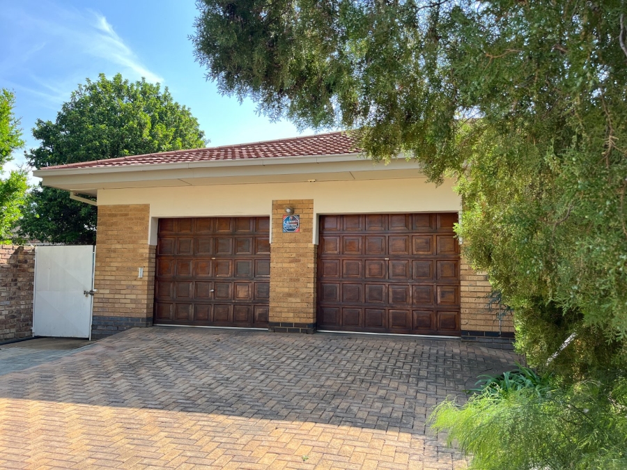 3 Bedroom Property for Sale in Potchefstroom South North West